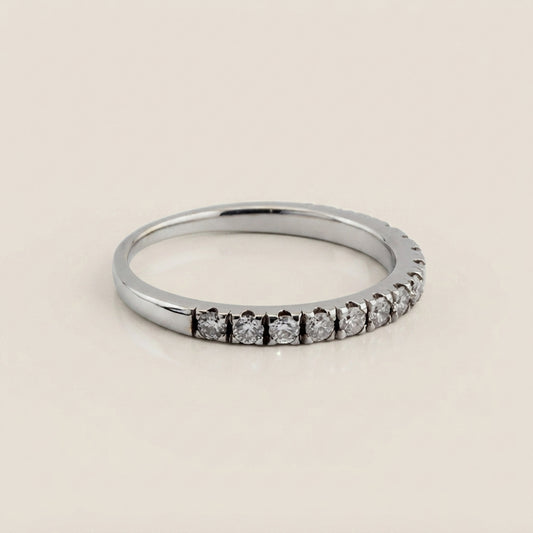 Churumbela Split Prong con Diamantes en Oro Blanco de 18K