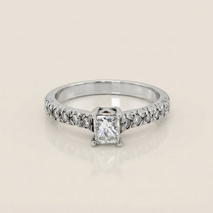 Anillo de Compromiso con Laterales en Oro Blanco de 18K