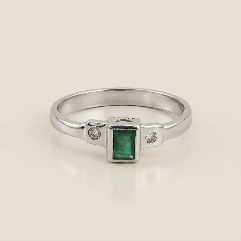 Tresillo con Esmeralda y Diamantes en Oro Blanco de 14K