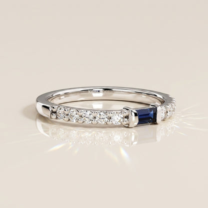Anillo con Zafiro y Diamantes en Oro Blanco 14K