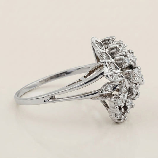 Anillo Cóctel con Diamantes en Oro Blanco de 14K