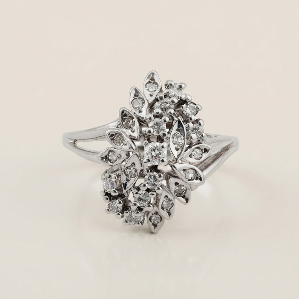 Anillo Cóctel con Diamantes en Oro Blanco de 14K