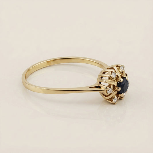 Anillo con Zafiro y Diamantes en Oro Amarillo de 14K