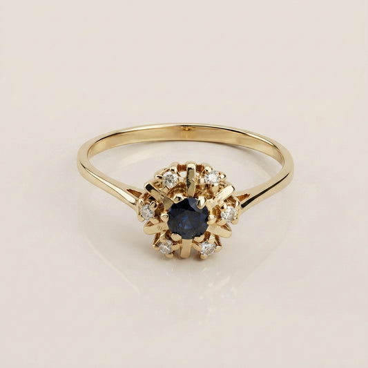 Anillo con Zafiro y Diamantes en Oro Amarillo de 14K