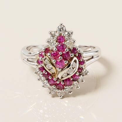 Anillo Cóctel con Rubíes y Diamantes en Oro Blanco 14K