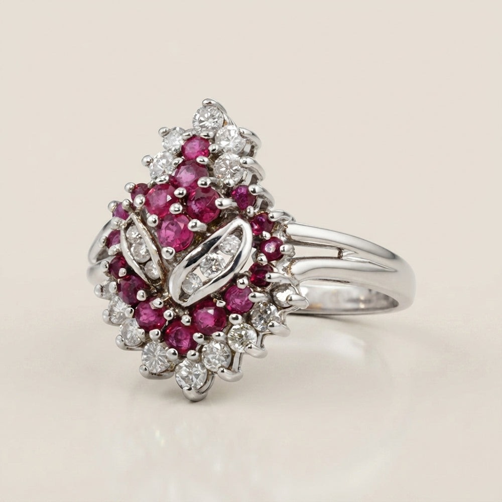 Anillo Cóctel con Rubíes y Diamantes en Oro Blanco 14K
