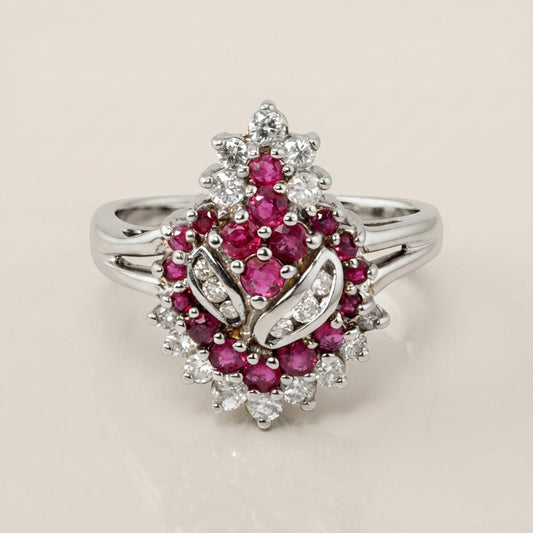 Anillo Cóctel con Rubíes y Diamantes en Oro Blanco 14K