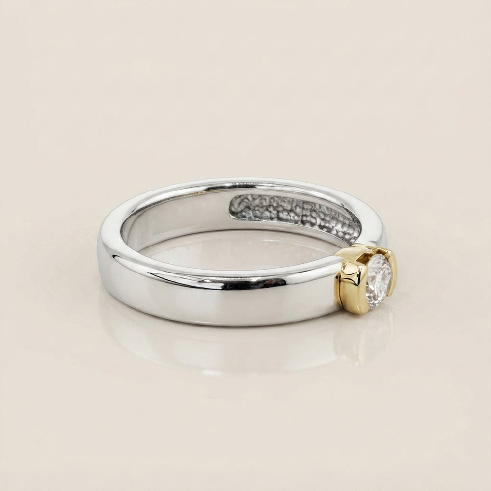 Anillo de Compromiso Biselado en Oro Blanco de 14K