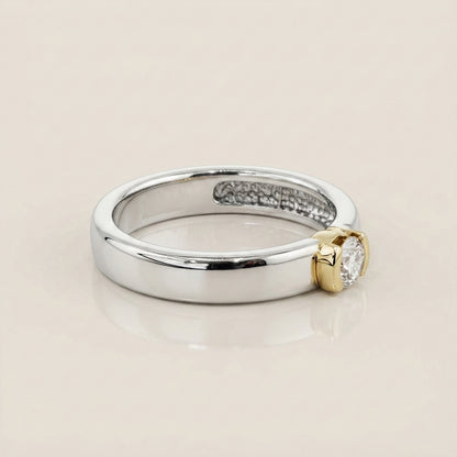 Anillo de Compromiso Biselado en Oro Blanco de 14K