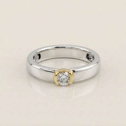 Anillo de Compromiso Biselado en Oro Blanco de 14K