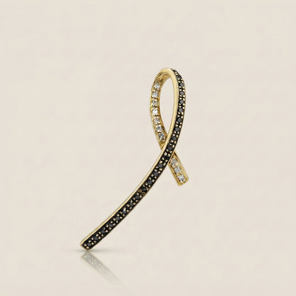 Dije Corbata con Diamantes Blancos y Negros en Oro Amarillo de 14K