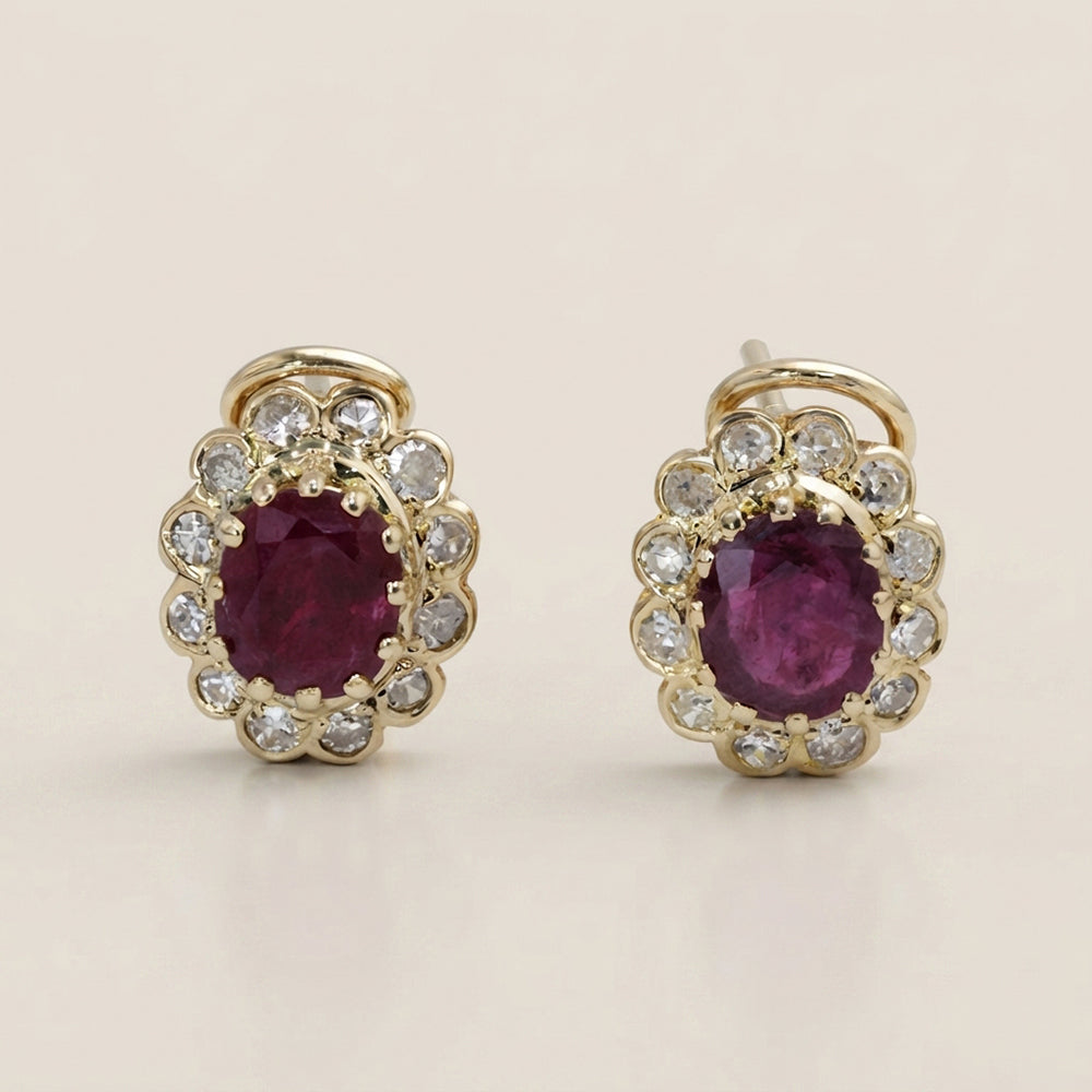 Aretes Lady D Vintage con Rubíes y Diamantes en Oro Amarillo de 14K